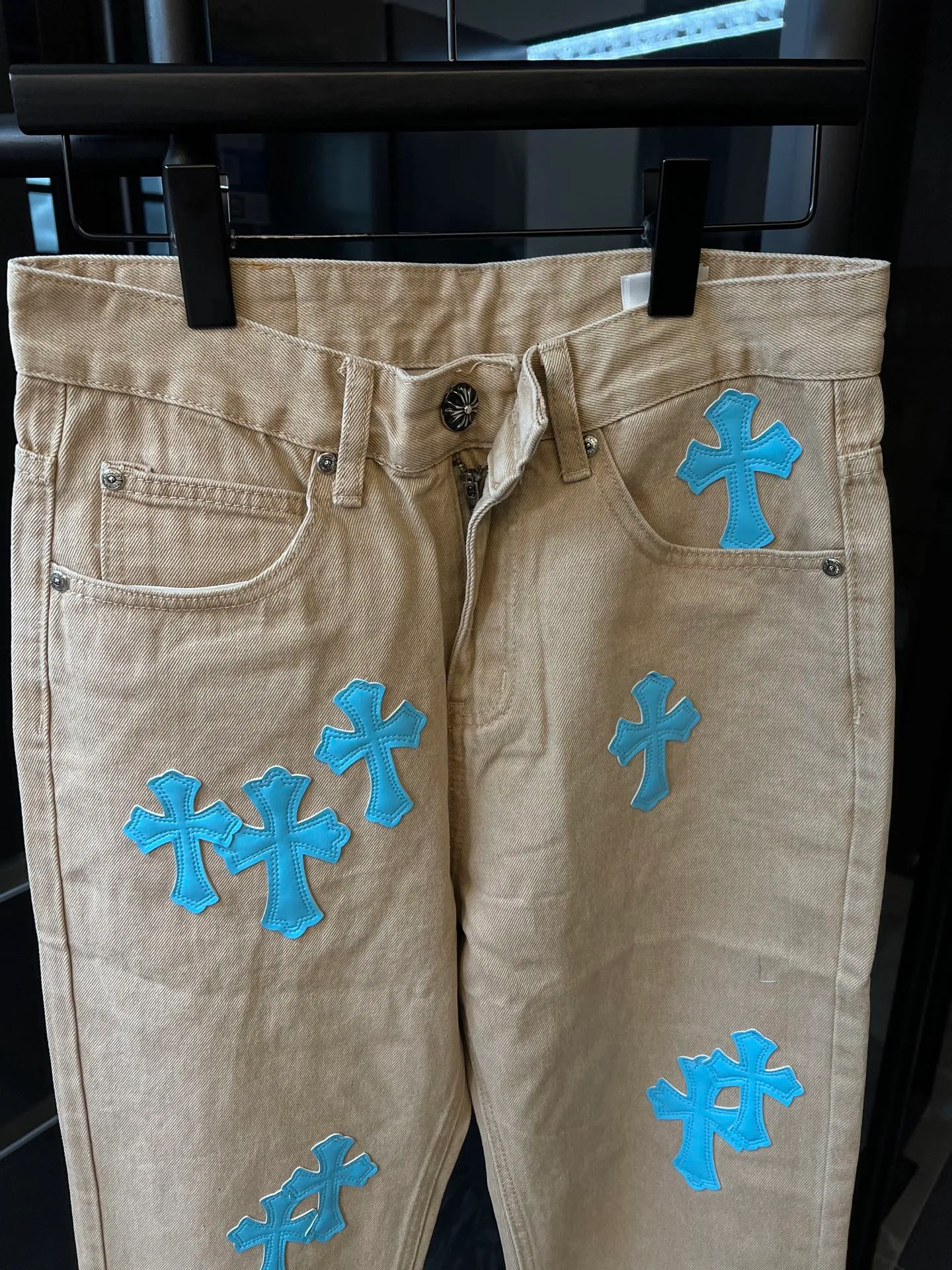 P250 [next day] Chrome Hearts/Chrome Hearts 25FW overseas customized khaki patchwork sea blue patchwork leather cross jeans (khaki) Size: 28 30 32 34 (corresponding to s-xl) Detailed sizes can be found in Figure 9